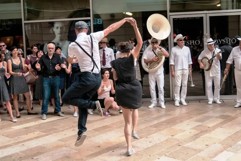 AixtraSwing