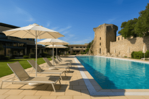 la piscine des thermes sextius ensoleillées avec les parasols